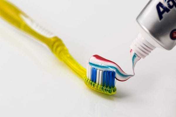 toothbrush-571741_960_720